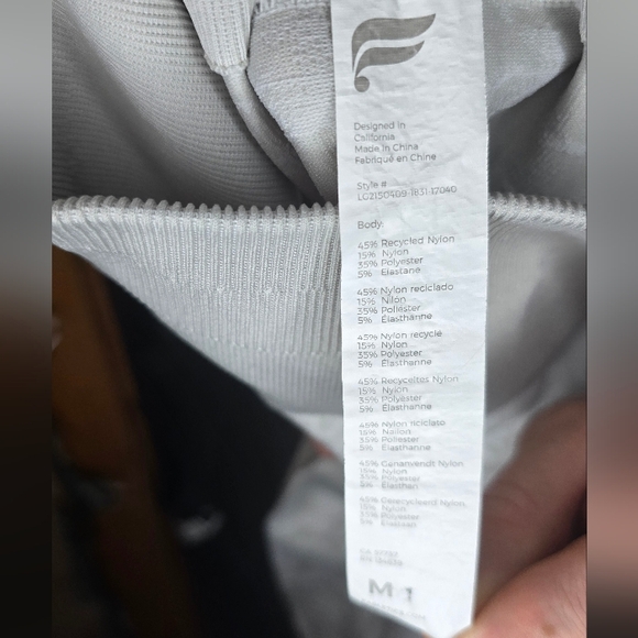 Fabletics Light Gray Patterned Leggings, Size Medium - Picture 4 of 4